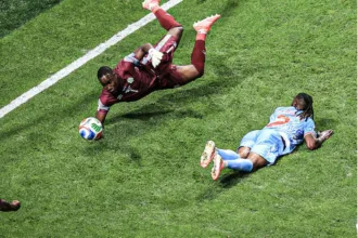 Goleiro do Congo Lionel Mpasi durante a Copa do Mundo