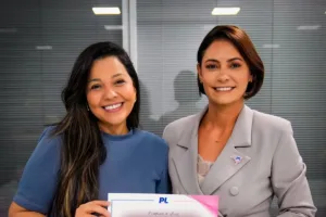 Priscila Costa declara apoio a Flávio Bolsonaro em meio à crise no clã Bolsonaro