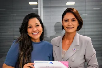 Priscila Costa declara apoio a Flávio Bolsonaro em meio à crise no clã Bolsonaro