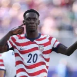 Expulsão de Balogun após gol nos EUA x Bósnia
