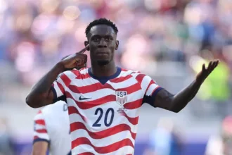 Expulsão de Balogun após gol nos EUA x Bósnia