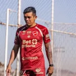 Vila Nova anuncia contratação do lateral esquerdo Igor Cariús