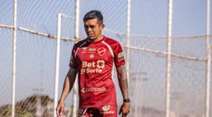 Vila Nova anuncia contratação do lateral esquerdo Igor Cariús