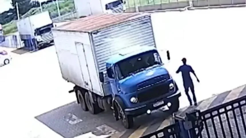 Furto de carga em Goiás: caminhoneiro chegando em distribuidora