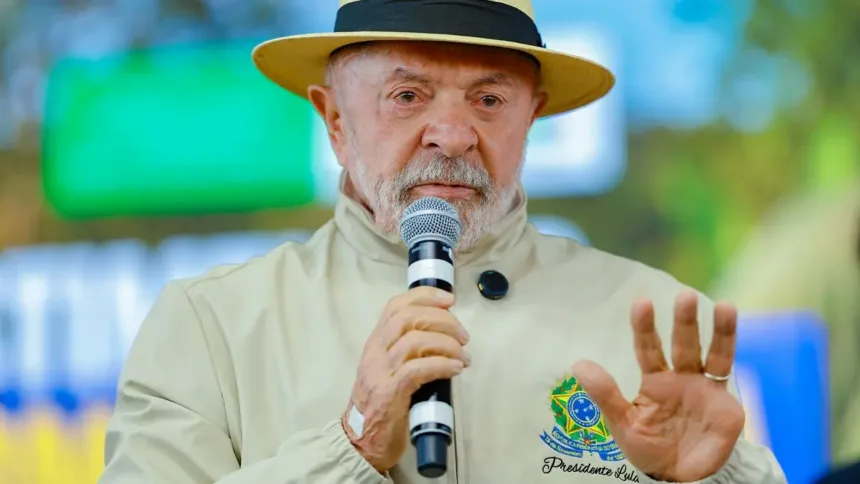 Lula critica Flávio Bolsonaro por documento aos EUA