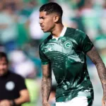 Diego Caito em ação pelo Goiás, alvo do Santos