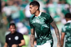 Diego Caito em ação pelo Goiás, alvo do Santos