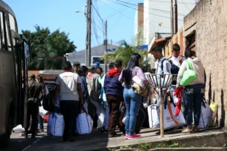Comitê para refugiados discutindo políticas em Goiânia