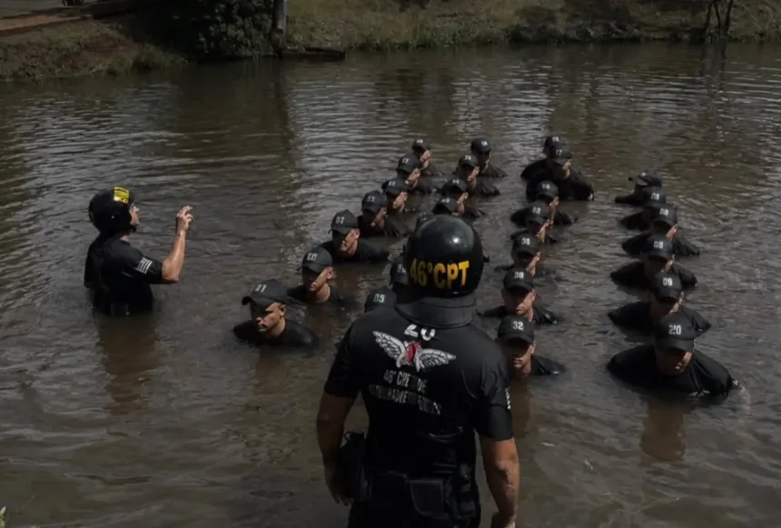 Curso tático PM com policiais em treinamento