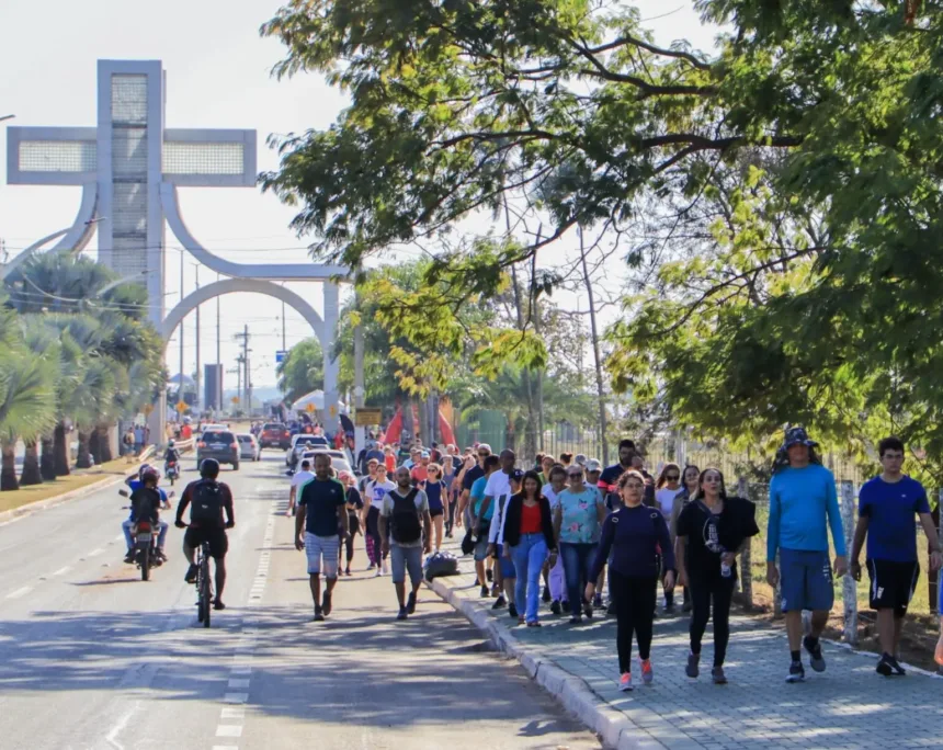 Caminhada na Romaria de Trindade com dicas de preparação