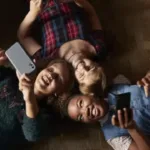 Gráfico sobre posse de celular entre diferentes faixas etárias