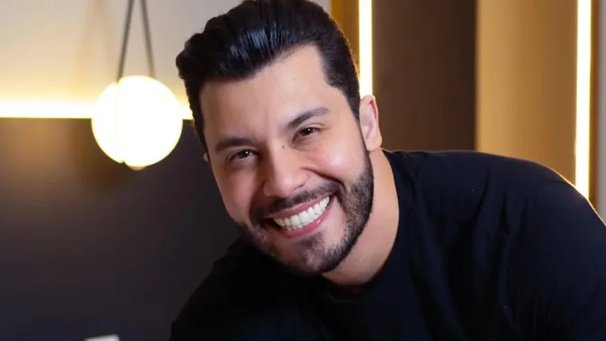 Murilo Huff presenteia funcionário com carro novo