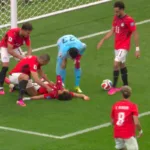 Zagueiro do Egito faz gol contra após cair desacordado