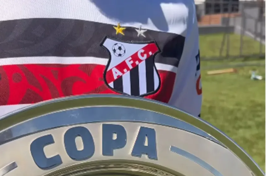 Escudo do Anápolis com nova estrela prateada
