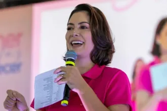 Michelle Bolsonaro elogia educação bilíngue de surdos