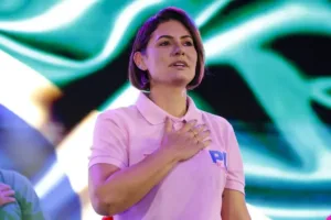 Michelle Bolsonaro elogia educação bilíngue de surdos