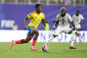 Colômbia na Copa do Mundo vencendo Gana com gol de Arias