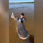 Naiara Azevedo captura piraíba no Rio Araguaia