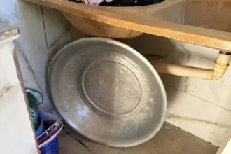 Menino desaparecido em Goiânia encontrado debaixo de pia