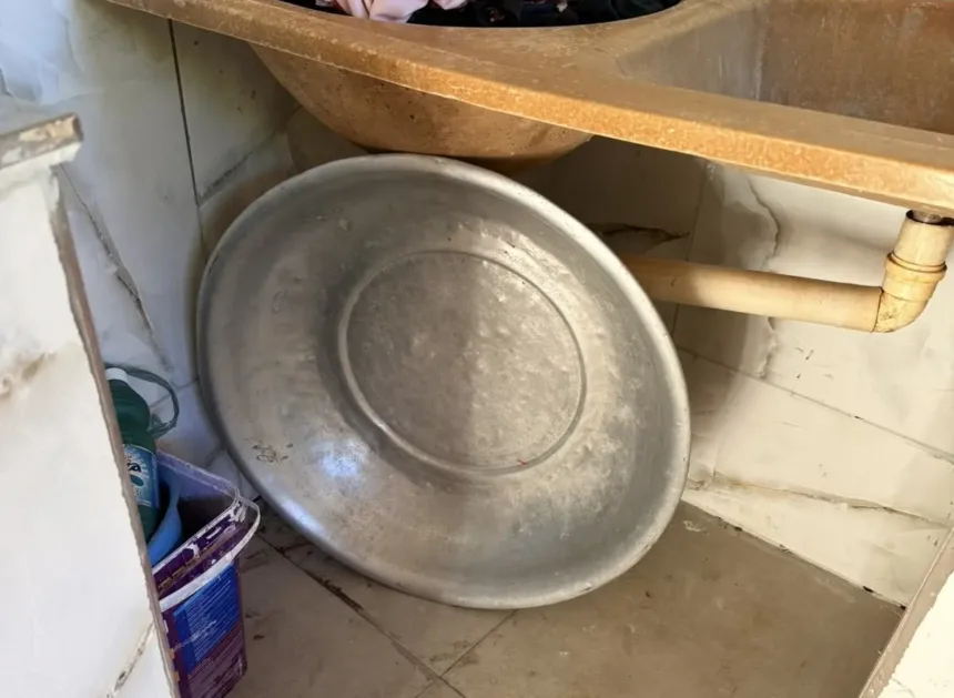 Menino desaparecido em Goiânia encontrado debaixo de pia