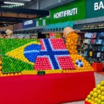 Bandeiras de limões do Brasil e Noruega em supermercado
