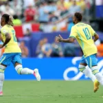Neymar e Endrick no jogo Brasil x Noruega