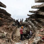 Equipes de resgate após terremotos na Venezuela