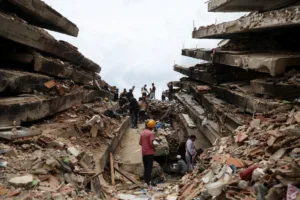 Equipes de resgate após terremotos na Venezuela