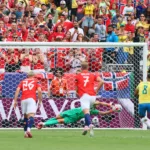 Bruno Guimarães perde pênalti na Copa do Mundo contra Noruega