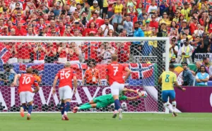 Bruno Guimarães perde pênalti na Copa do Mundo contra Noruega