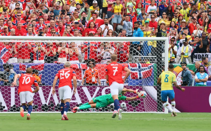 Bruno Guimarães perde pênalti na Copa do Mundo contra Noruega