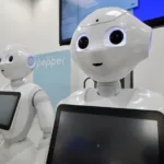 Robô japonês gigante em exposição, representando modelo soberano de IA