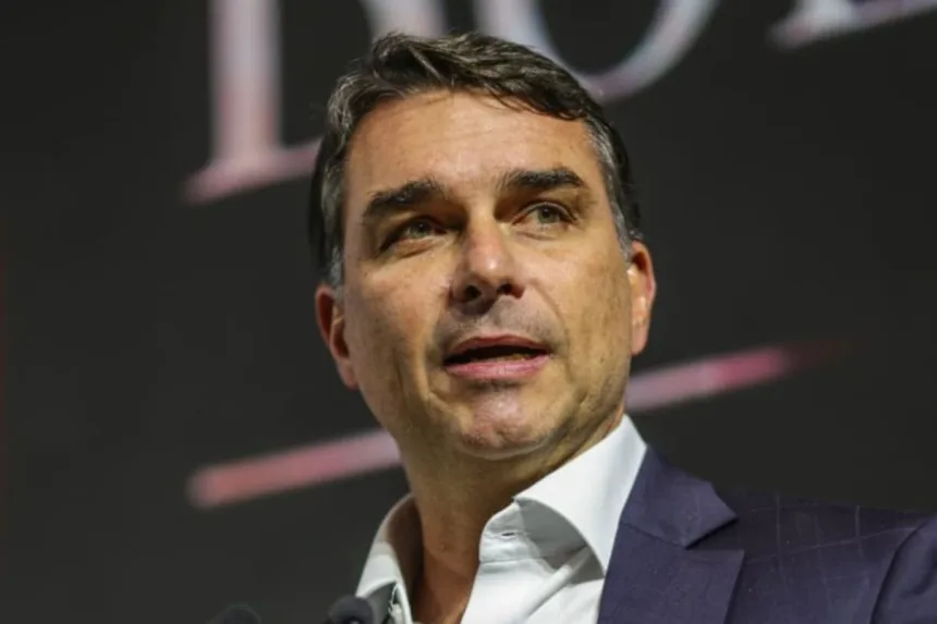 Derrota do Brasil na Copa com Flávio Bolsonaro comentando sobre o PT