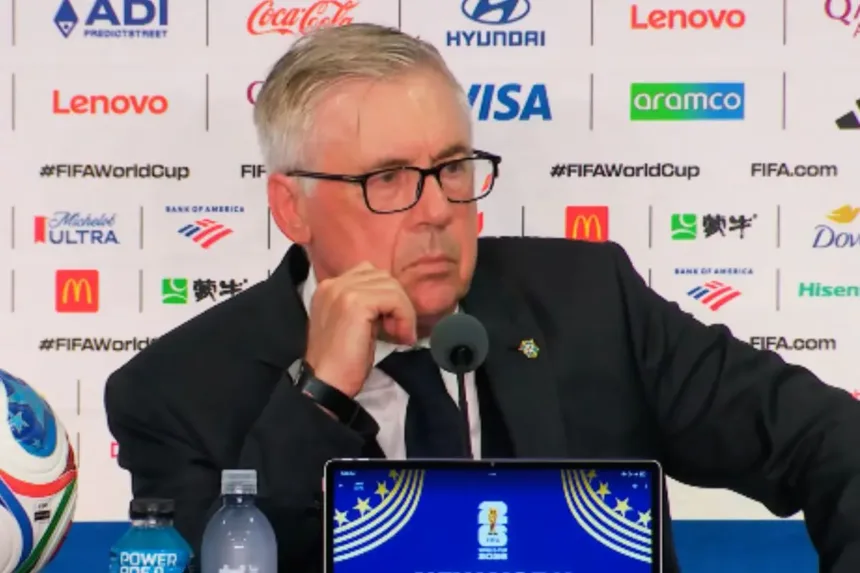 Bruno Guimarães preparado para cobrar pênalti com base em estatísticas