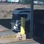 Caminhoneiro bêbado invade empresa em Rio Verde