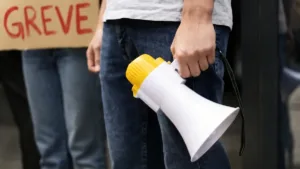 Justiça condena empresa por demissão após greve em Goiânia