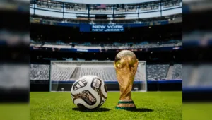 Bola da final da Copa com detalhes dos países-sede