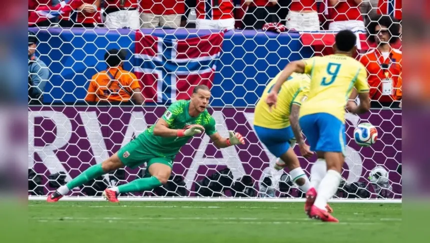 Goleiro norueguês em partida contra o Brasil, provocando Neymar