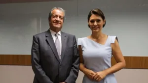 Valdemar Costa Neto e Michelle Bolsonaro discutem candidatura ao Senado