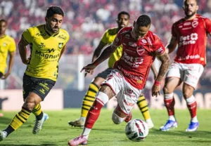 Vila Nova retoma liderança da Série B com vitória