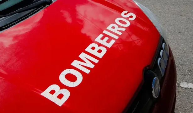 Incêndio em hotel em Londrina com bombeiros no local