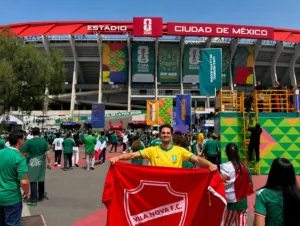 Despedida de Neymar no estádio com torcedores emocionados
