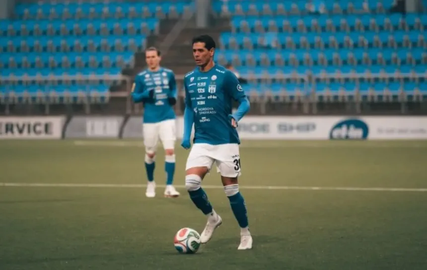 Lateral goiano Jean Carlos estreia na Liga dos Campeões