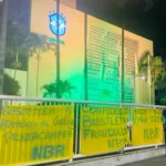 Protestos na CBF com faixas de torcidas