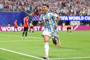 Enzo Fernández lidera virada da Argentina contra Egito