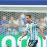 Messi em campo após perder pênalti na Copa do Mundo