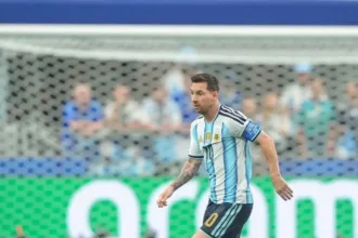 Messi em campo após perder pênalti na Copa do Mundo