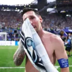 Scaloni emocionado após virada da Argentina