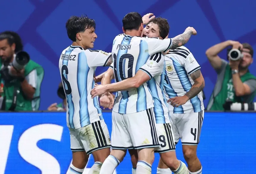 Messi comemora gol pela Argentina na Copa do Mundo