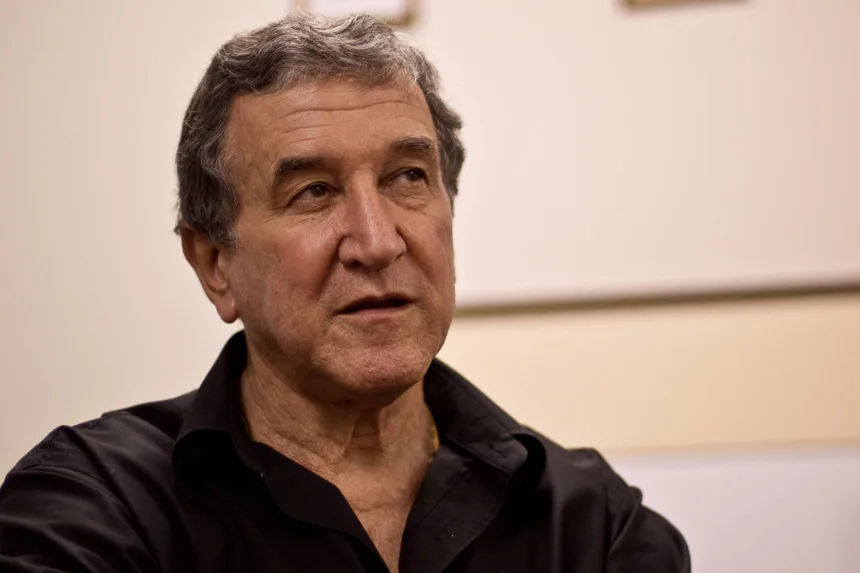 Carlos Alberto Parreira em recuperação após traqueostomia